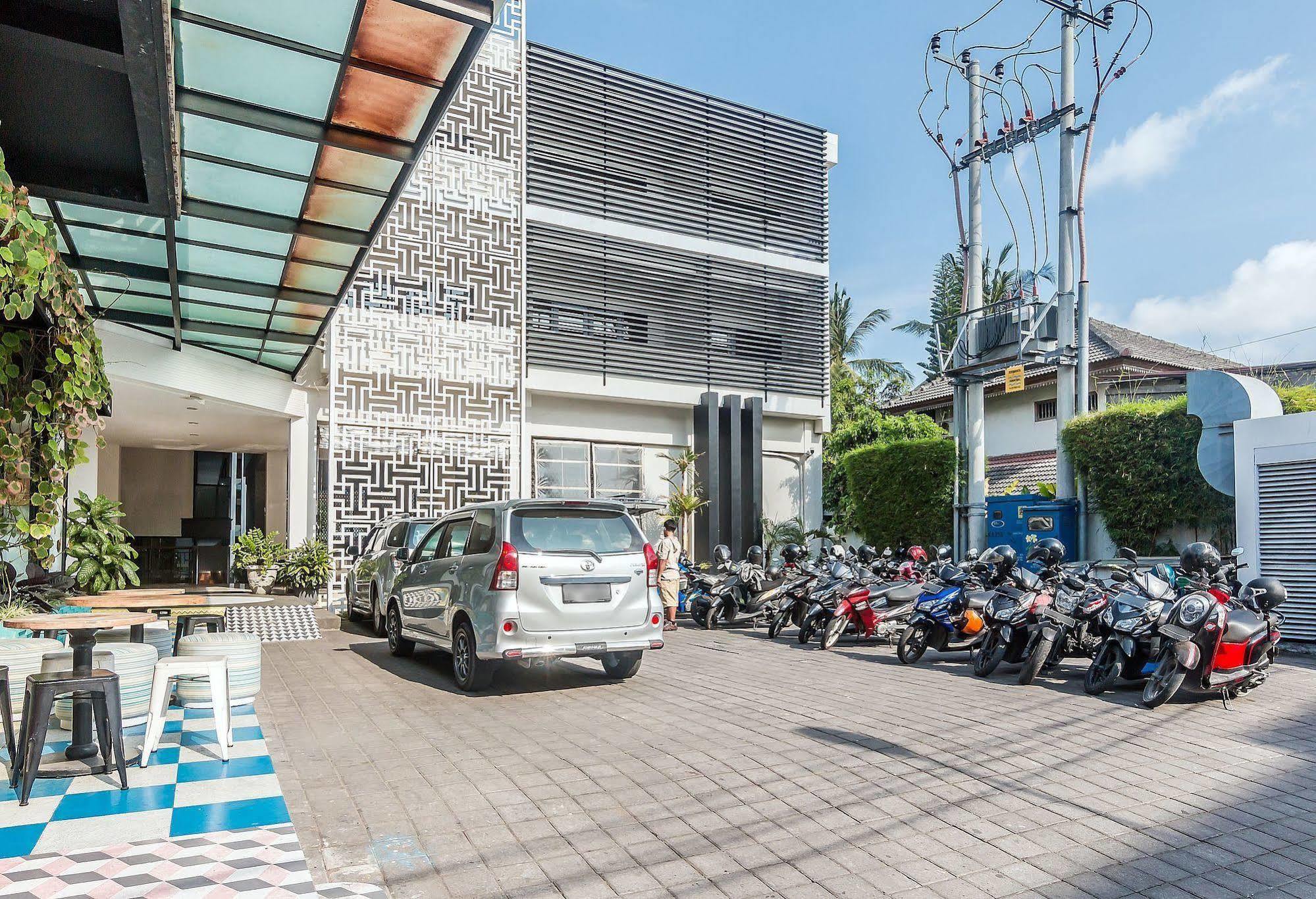 Zen Rooms Kuta Beach Poppies Lane Exterior photo