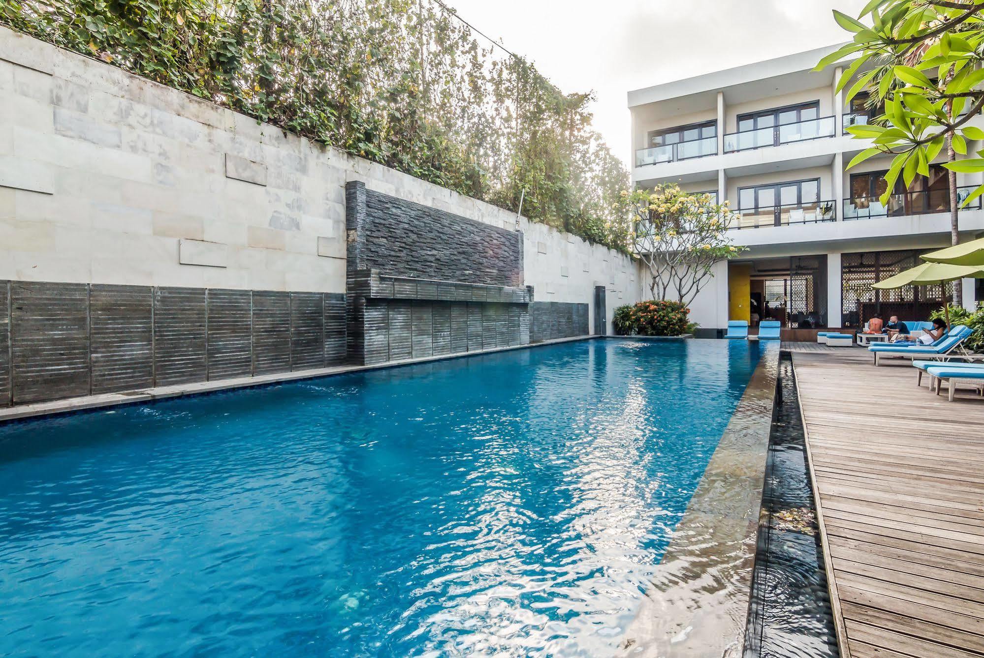 Zen Rooms Kuta Beach Poppies Lane Exterior photo